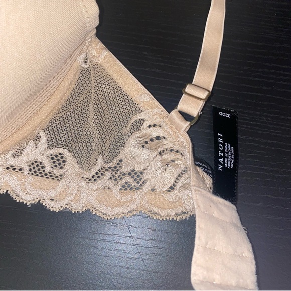 NATORI LACE BRA - bundle of 2 - new without tag
Size 32DD - Picture 10 of 11